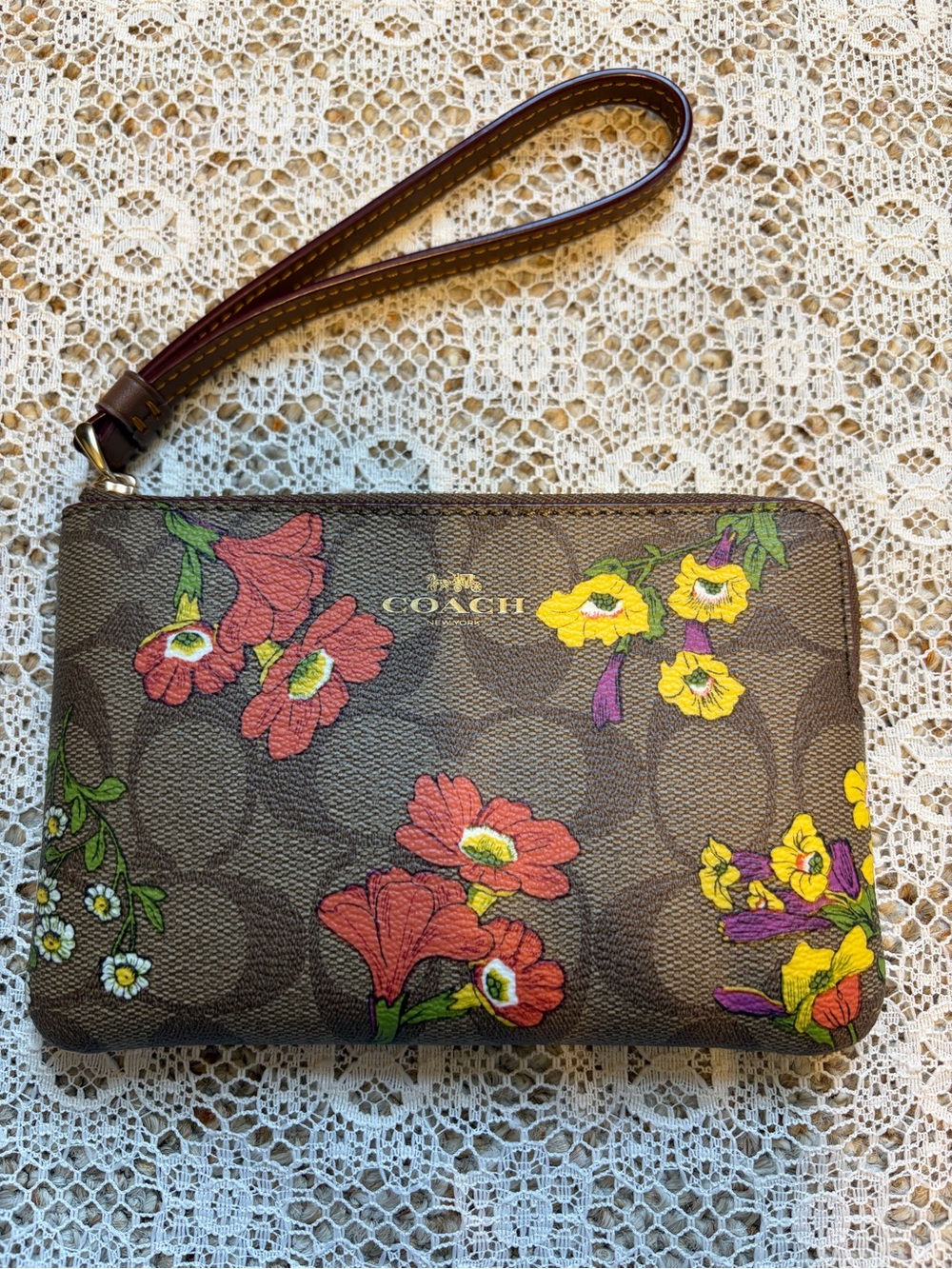Coach Corner Zip Signature Floral Wristlet